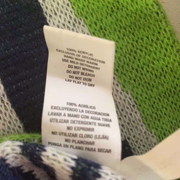 NWOT Men’s Forever Collectibles Seattle Seahawks Reversible Green and Blue Scarf - Picture 5 of 5